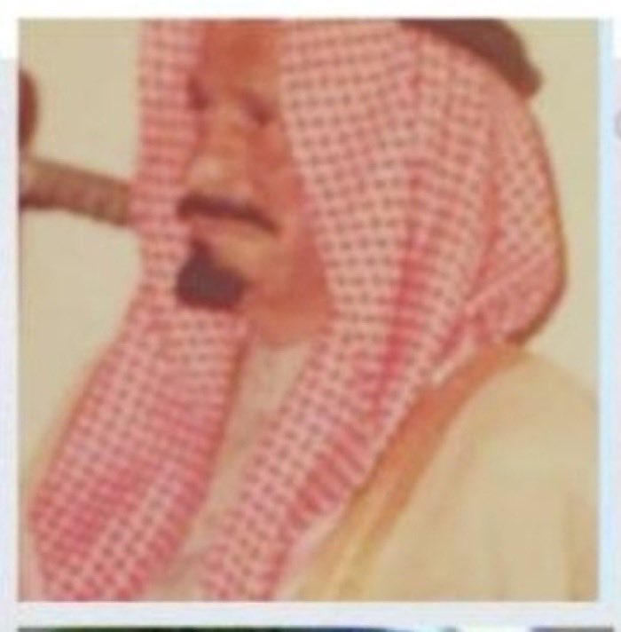AlSniad's tweet photo. #اليوم_الوطني_السعودي_٩٦ 🇸🇦

من رجالات #الملك_عبدالعزيز
 -طيب الله ثراه-
ثلاثة أمراء خدموا دينهم وملوكهم ووطنهم -رحمهم الله- تنقلوا بين #تمير و #رغبة #البرة؛ لتولي الإمارة في تلك المراكز من بداية عام 1370هـ، وبلدان أخرى في الوطن.
--
ناصر بن محمد بن حمدان الثنيان
وُلد في #المزاحمية عام 1335هـ، ونشأ فيها. التحق بالمجاهدين في عهد الملك عبدالعزيز في 1-9-1355هـ، وعُيّن في إمارة فيضة السر عام 1370هـ، ثم عُيّن في إمارة #الزلفي عام 1375هـ، ثم عُيّن في إمارة أم الجماجم في 8-10-1377هـ.
وفي 4-1-1382هـ عُيّن أميرًا في مدينة تمير، وحتى 15-9-1392هـ، حيث انتقل إلى إمارة البرة حتى 1-5-1395هـ، وبعدها أُحيل إلى التقاعد في 1-7-1395هـ. توفي، يرحمه الله، في 30-10-1411هـ.
---
برجس بن عثمان بن محمد الناصر
وُلد في بلد الزلفي عام 1313هـ، ونشأ فيها، وكان والده من الذين تولوا إمارة الزلفي عام 1339هـ.
كلّفه الأمير عبدالله بن جلوي، بأمر من الملك عبدالعزيز، برئاسة جميع ترحيلات الحكومة من #الأحساء إلى #الرياض، وتحت مسؤوليته، واستمر في هذا العمل حتى نهاية عام 1372هـ، وهي السنة التي تأسست فيها سكة الحديدSAR وبدأت تنقل الترحيلات إلى الرياض، فتوقفت الجمالة.
تولى الإمارة في كلٍّ من #الحريق، ثم نُقل إلى إمارة البرة في 1-11-1386هـ، وبعدها تولى إمارة تمير بعد ناصر الثنيان مدة قصيرة.
توفي، يرحمه الله، في 5-2-1400هـ في مسقط رأسه الزلفي.
---
فهد بن ناصر بن إبراهيم السحيم
وُلد في الرياض، في حي منفوحة، في 1-7-1353هـ، وبدأ عمله مع أخيه عبدالعزيز في #ضرما، ثم في #حوطة_بني_تميم، ثم أصبح أميرًا في #ملهم، ثم في #ريدة، ثم في #تمرة في #السليل، ثم في مدينة تمير عام 1392هـ.
وبعد فترة من الزمن في إمارة مدينة تمير، انتقل إلى رغبة، حيث أصبح أميرًا فيها، وبعدها أُحيل إلى التقاعد، ثم مرض وتوفي، يرحمه الله، في شوال عام 1415هـ.
عبر #كتاب_تمير" #سلسلة_بلادنا للباحث في التاريخ 
محمد عبدالعزيز الفيصل.