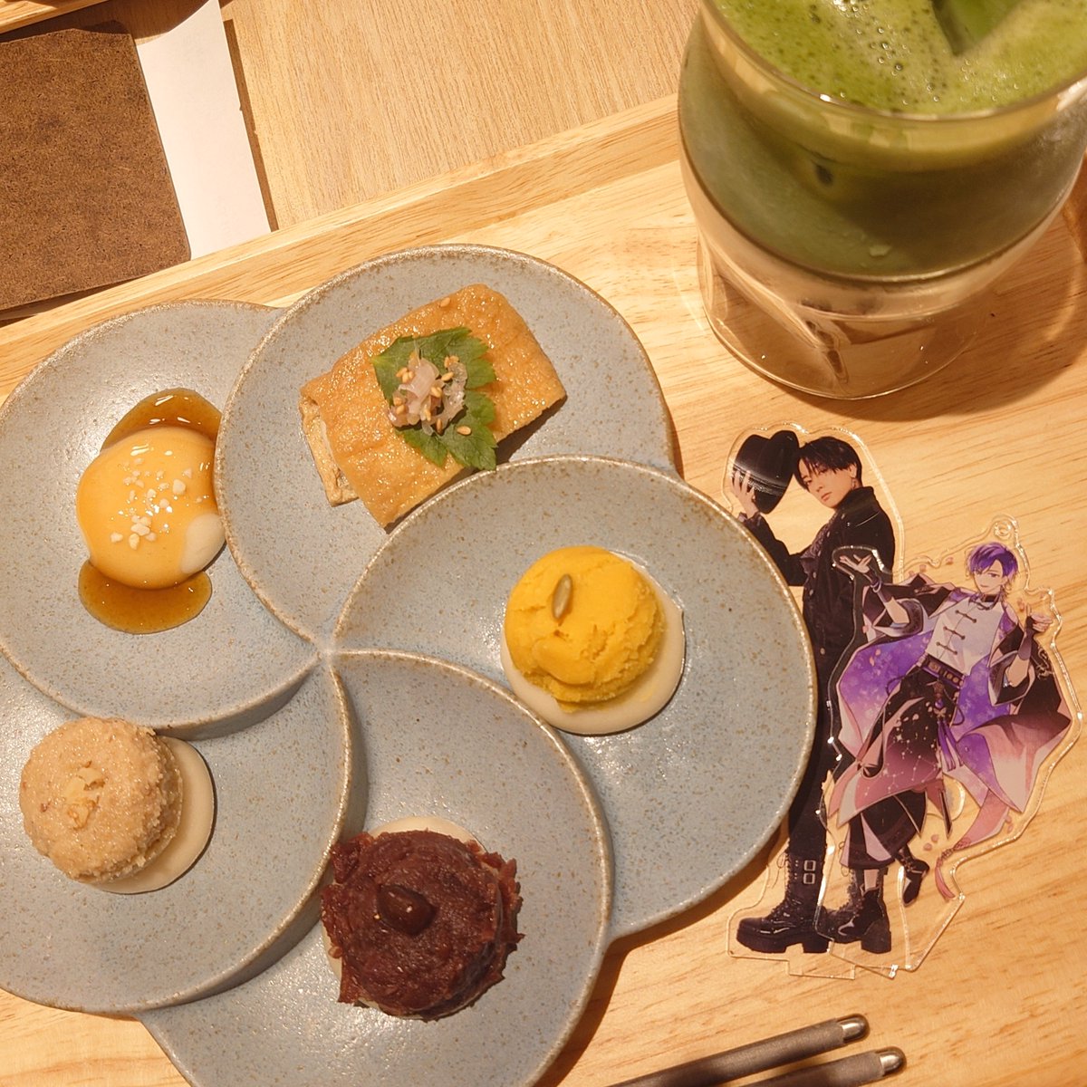 chamomile81_s2's tweet photo. こんさんとおもちを食べノートを作り、
なっすんとありったけのおいしいもの食べた。わがまま放題な休日はつづく… https://t.co/CoCnEQelyU