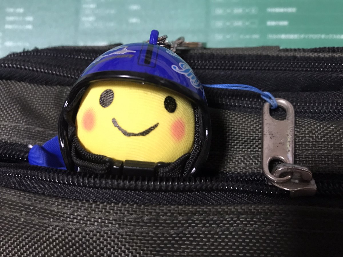 nyao4's tweet photo. #令和８年度小松基地航空祭　行ってきた。
入場に時間がかかったので、早めの時間の展示飛行は見にくい状態でしたが。

４月に新潟県小千谷市に、ブルーインパルスが飛んできてくれたけど、本番は見れなかったんだよねぇ。

けど、今回迫力のある飛行を見れてよかった。

今回、なにより雨が降らなかったのが良かったなぁ。
私的に最大の功労者が、７月に買った、てるてる坊主。
小松航空祭は晴れてほしいという思いで買ったけど、直前の悪い天気予報をはねのけてくれた（気がする）

入間航空祭もよろしく（欲深いｗ）