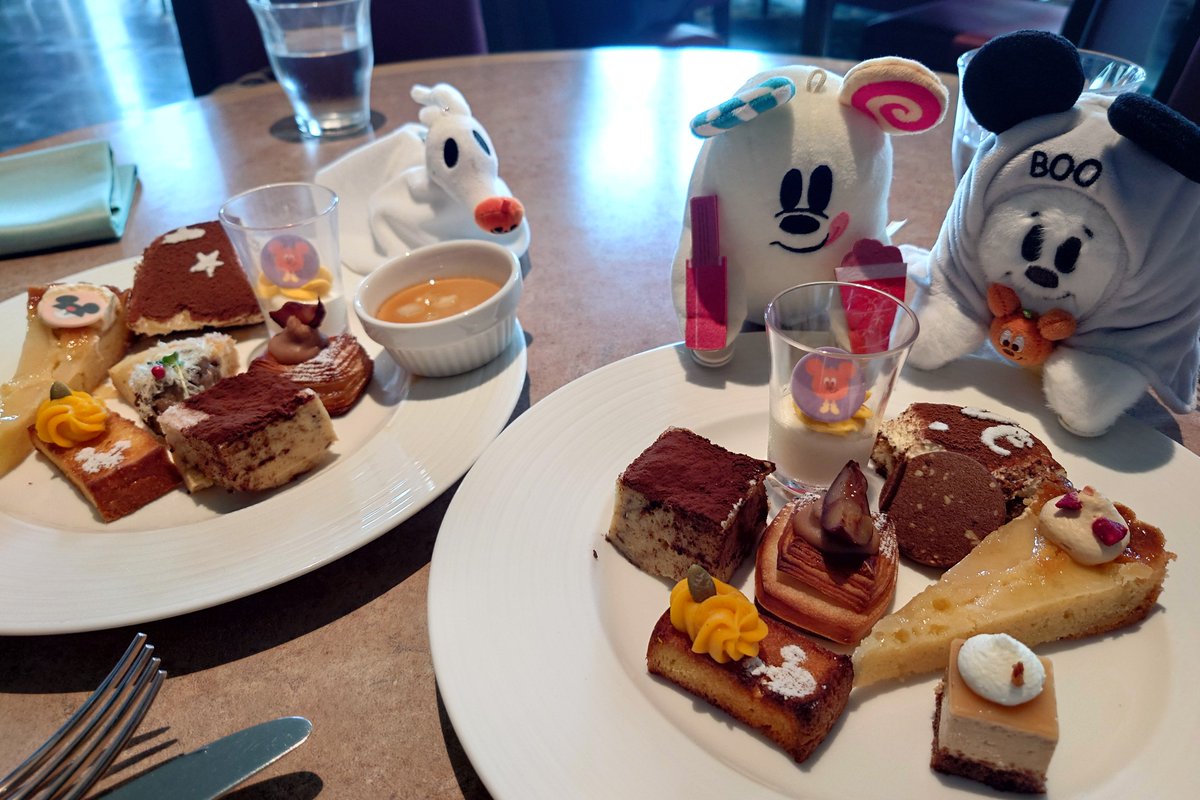 chamomile81_s2's tweet photo. こんさんとおもちを食べノートを作り、
なっすんとありったけのおいしいもの食べた。わがまま放題な休日はつづく… https://t.co/CoCnEQelyU