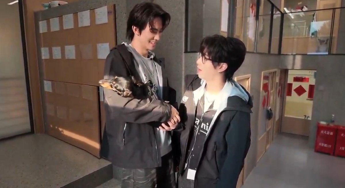 JunhuiSonata's tweet photo. I can see their future, and it will be very happy 💕💕💕
#ASHOfficialSeries #AshTheSeries #LeoKing #LinK https://t.co/KQdi9KCg2f