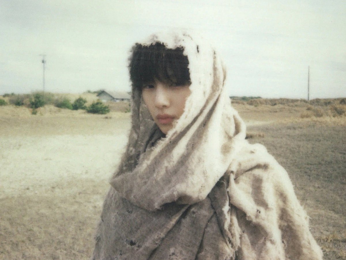 jjucider's tweet photo. Acai MV Behind #JUHOON https://t.co/X3VhBQESaU