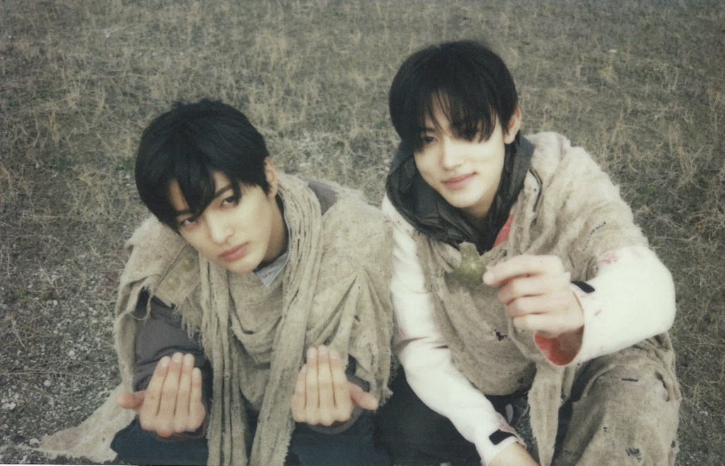 eomseaniee's tweet photo. 09z twinz just twinning so hard https://t.co/Ko6rVjkagO