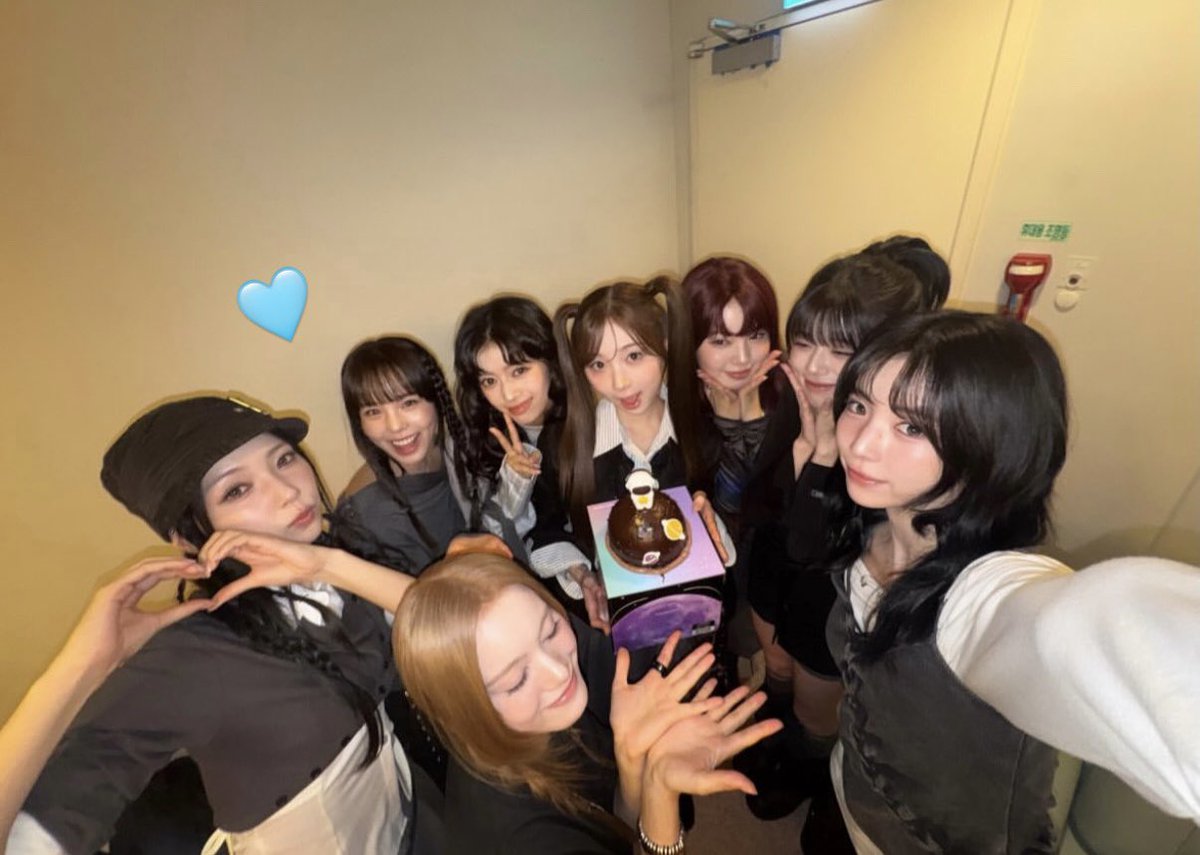 ayyaka_s's tweet photo. ついにあしただ🥹
またNiziUが花道だけ歩けますように⭐︎
世界に見つかりますように⭐︎
#NiziU #NiziU_SourGrapes #니쥬 https://t.co/DUrN1XCV4c