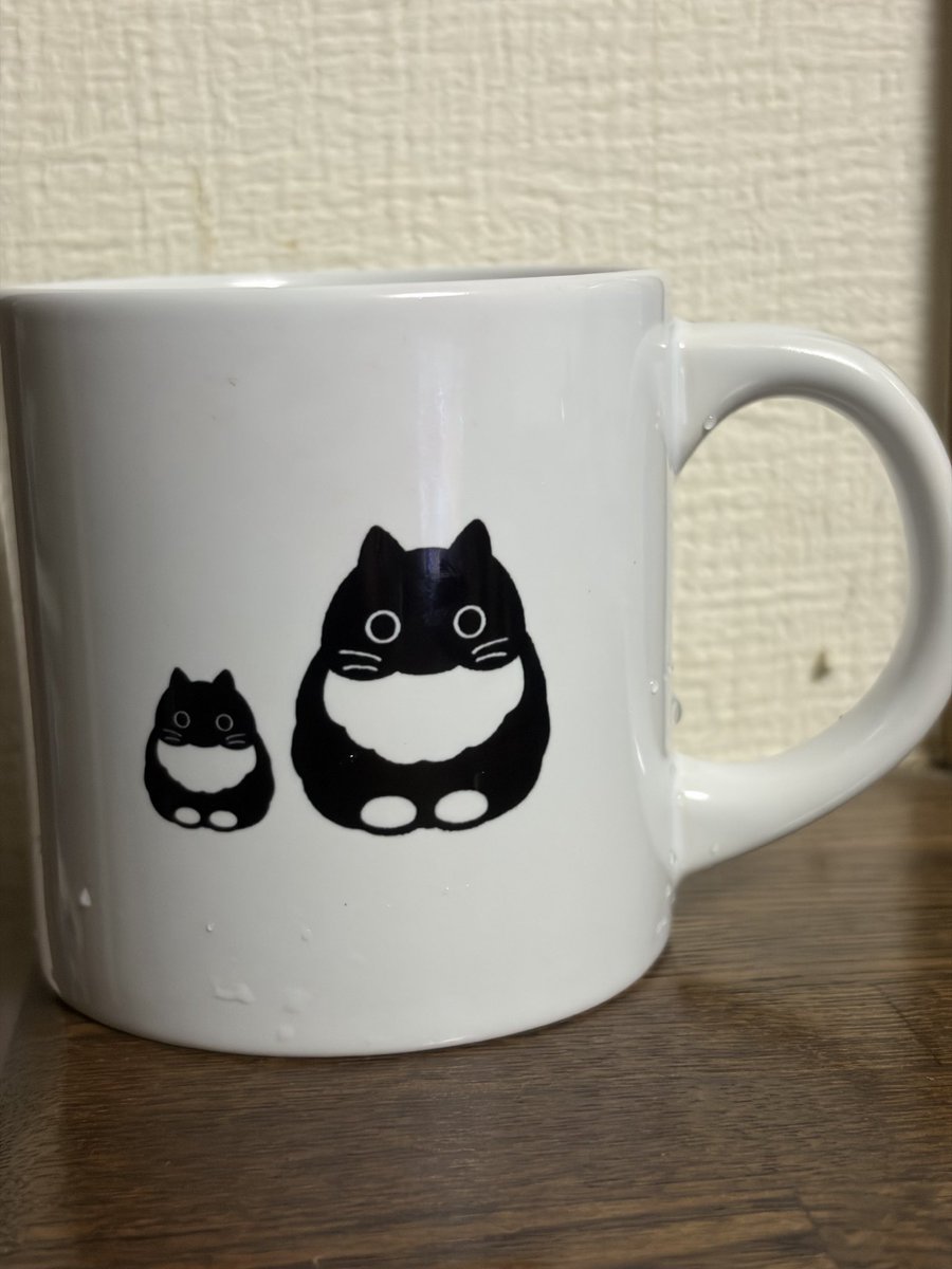 rodemuk2's tweet photo. 「本の大直産市」で入手した、もふ出版さんのマグカップ。
Suicaのペンギンさんを描かれた方のデザインでとても可愛い🥰 https://t.co/0t1YhdVipH