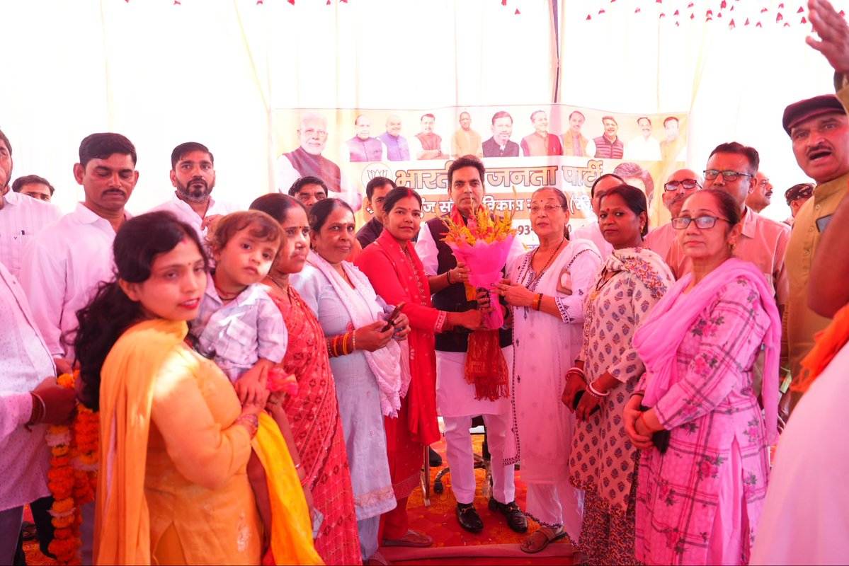 PankajSinghBJP's tweet photo. आज नोएडा के सेक्टर-93 स्थित श्रमिक कुंज में सेक्टर-93 प्रथम, सेक्टर-93 द्वितीय एवं सेक्टर-110 श्रमिक कुंज के लगभग ₹10 करोड़ से अधिक के विकास कार्यों का शिलान्यास किया।

इन कार्यों के तहत जर्जर भवनों की मरम्मत, शौचालयों का नवीनीकरण एवं सड़कों का दुरुस्तीकरण सहित विभिन्न विकास कार्य किए जाएंगे।