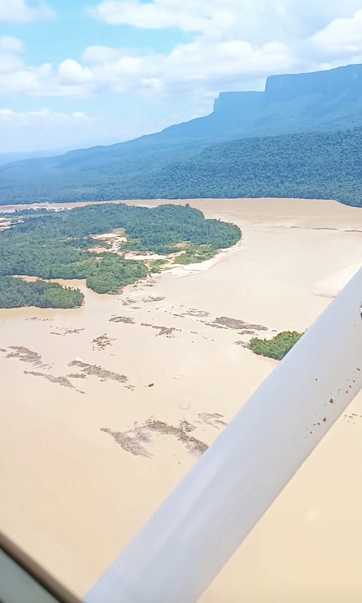 AmericoDeGrazia's tweet photo. #27Sep2026
#DiaMundialDeLosRios 
En Guayana se encuentra el 80% de la reserva hídrica de VZ. Hoy bajo la amenaza sistemática del holocausto ambiental desatado por el demencial “arco minero” que destruye y envenena todo a su paso. Convirtiendo nuestros ríos en lodazales. 
@GuayanaLibre21 @ElNacionalWeb @ElPitazoTV @Fritz_A_Sanchez @SOSOrinoco @CorreodelCaroni @DiariodeGuayana
