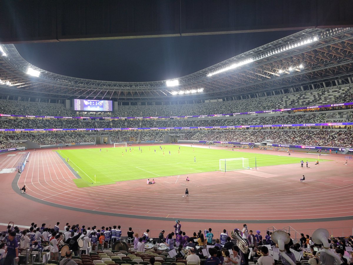 nunako_101's tweet photo. とりいそぎ…
国立競技場は広かった〜⚽️ https://t.co/NEpXMA21PI