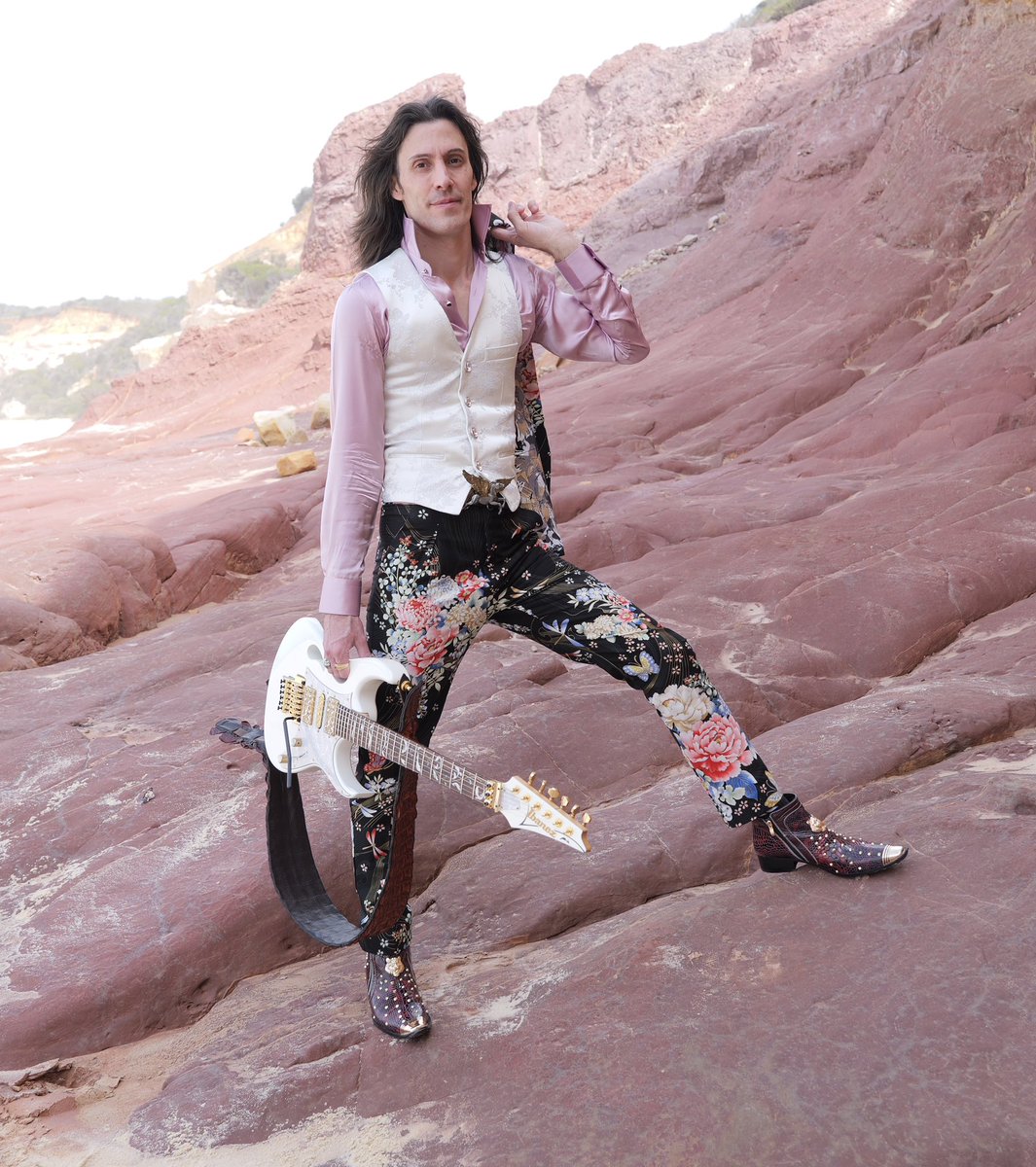 JakeSavich's tweet photo. #coverphoto for EP. 35 #flying #guitarofconsciousness https://t.co/1TD4p1h2se