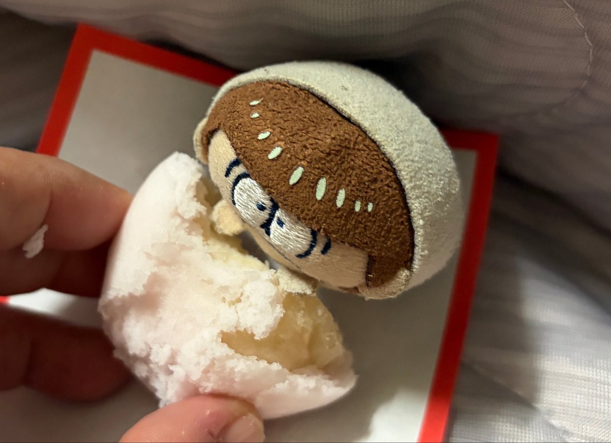 011transel's tweet photo. 人気のお店のやつなんだよね、これ。
紅と白どっちにする？

(•́.•̀)「さとさんのいろ！」

前から思ってるんだけど、さくら色別にわたしのイメージカラーじゃないからね？

(•́.•̀)「ぼくがきめたの！」

はいはい…じゃあどーぞ。
お、ここは紅が白あんだ。

(•́.•̀)「しろあん！(*'▽'*)」 https://t.co/fpckY9yKUt