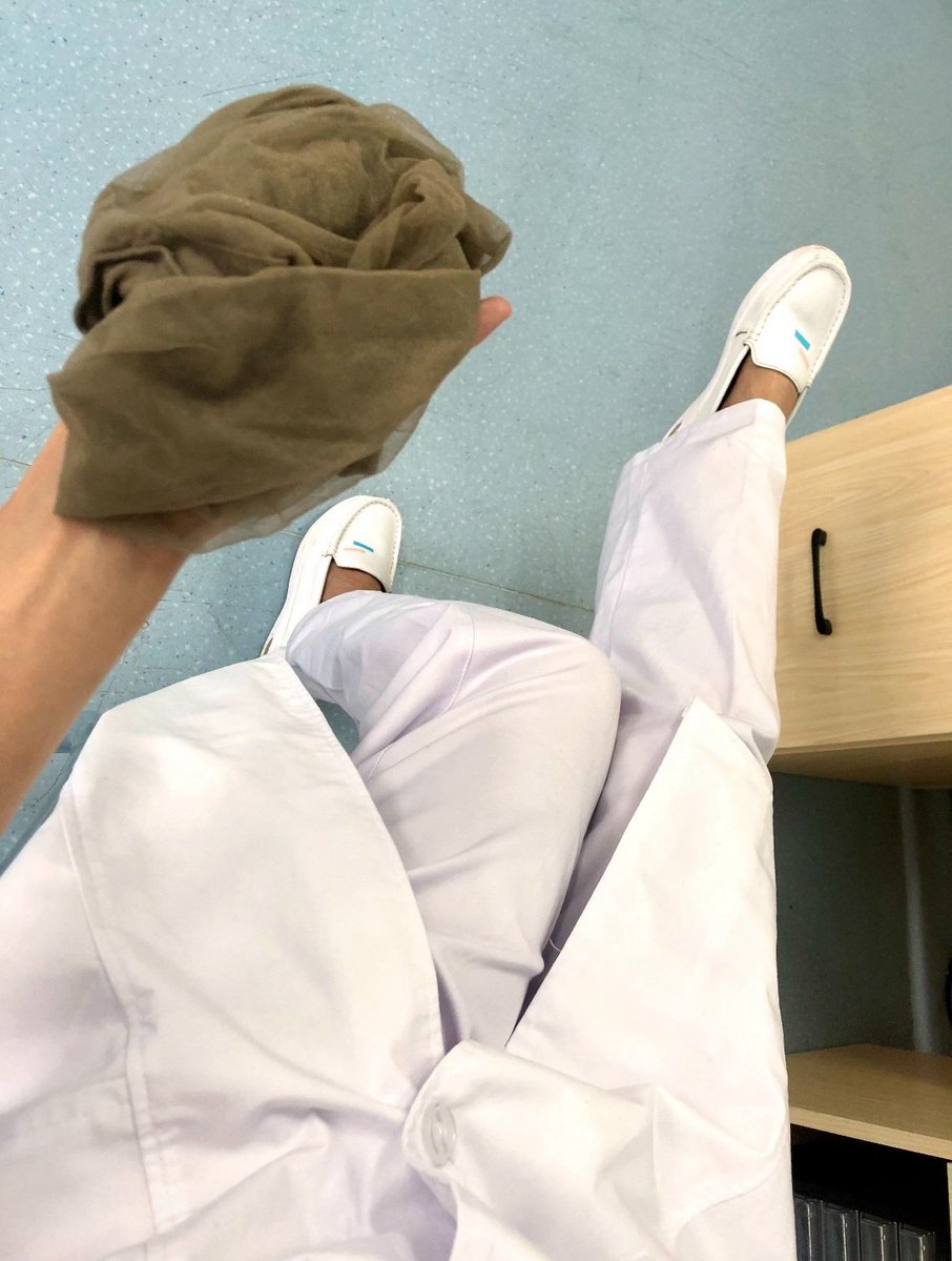 highsandlows5's tweet photo. 你们不是一直问护士穿不穿丝袜吗？穿！穿的就是丝袜！ 怎么样，是不是你们心里想的那种~ https://t.co/JazYFCEE93