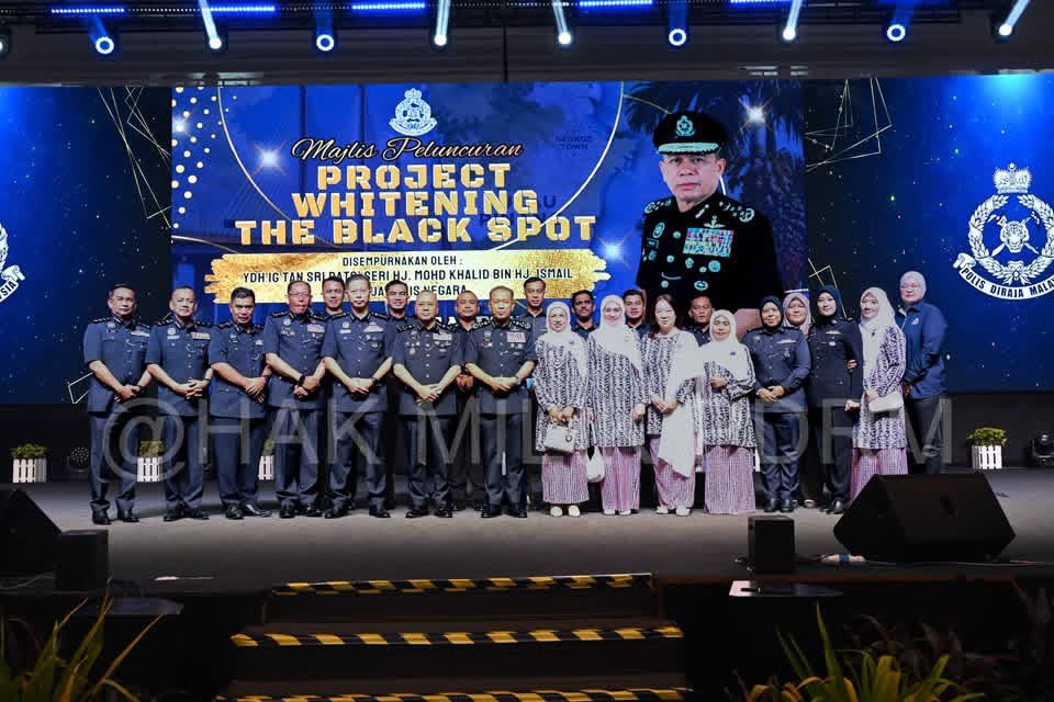 PDRMsia's tweet photo. INISIATIF WHITENING THE BLACKSPOT PERKUKUH KESELAMATAN KOMUNITI

Bacaan lanjut menerusi pautan berikut, 
https://t.co/D7g5L26RjB

Jurugambar: Koperal Irfan Bujang dan Lans Koperal Muhammad Azri Mohd Sabri https://t.co/Ue6KYWiSV8