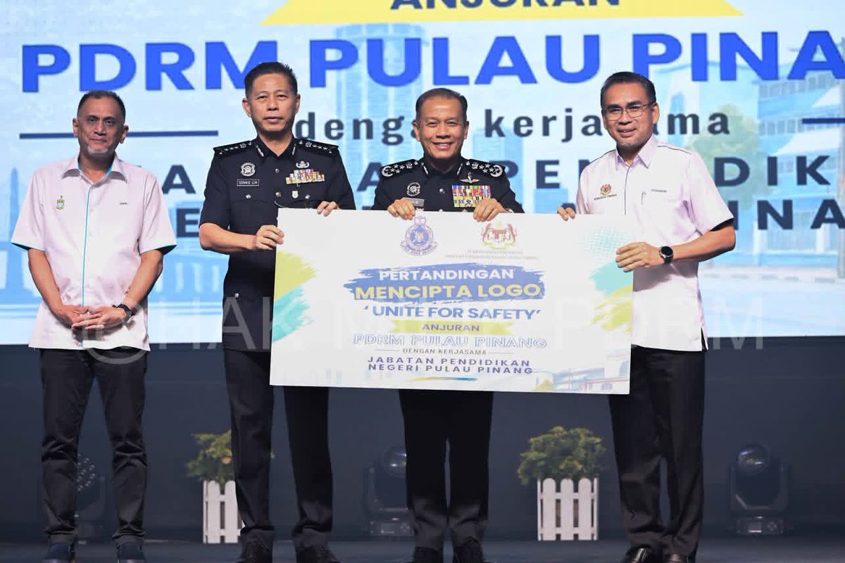 PDRMsia's tweet photo. INISIATIF WHITENING THE BLACKSPOT PERKUKUH KESELAMATAN KOMUNITI

Bacaan lanjut menerusi pautan berikut, 
https://t.co/D7g5L26RjB

Jurugambar: Koperal Irfan Bujang dan Lans Koperal Muhammad Azri Mohd Sabri https://t.co/Ue6KYWiSV8