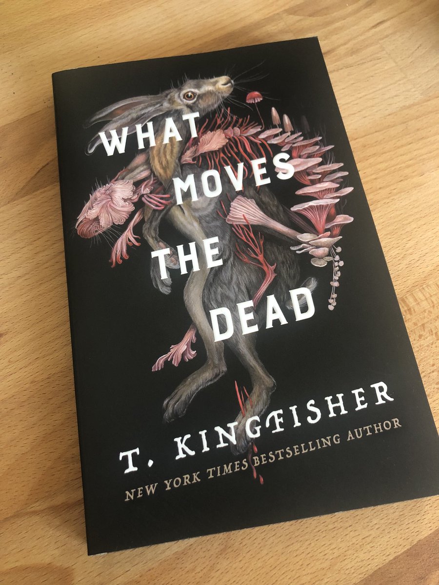 GalacticLunarr's tweet photo. 🌟3.5/5 What moves the dead

Retelling ของ The Fall of the House of Usher ของ Poe เกี่ยวกับคฤหาสน์ต้องคำสาปกับผีซอมบี้กระตุ่ย(?) มีจังหวะคอเมดี้เยอะหน่อยเพราะพระเอกแพ้เสียงในหัวบ่อยมาก 5555 cozy(?) gothic horror สนุกอยู่ตอนท้ายๆแต่สยองอาจจะยัง #LunarrRead https://t.co/4ghVpNDV9O