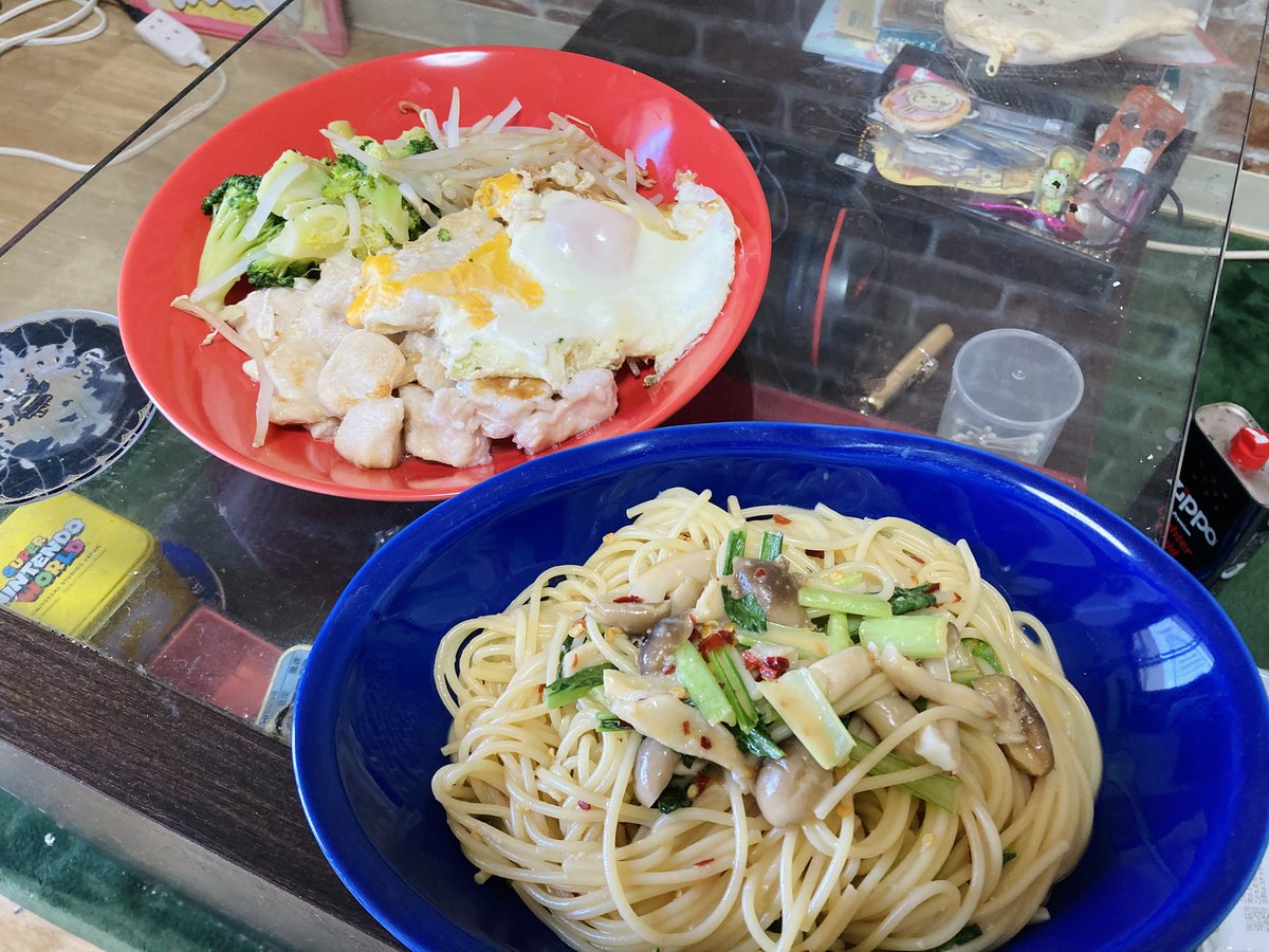 harurusolo's tweet photo. 最近は目玉焼き萌えです2。
お米安くなってきたしそろそろパスタからシフトしたいな、炊飯器ぶっ潰れてるけど(c" ತ,_ತ)笑

#おうちごはん
#料理好きな人と繋がりたい 
#料理記録
#料理男子
#手料理 https://t.co/seomREz68N