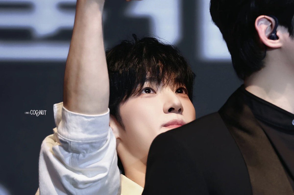 tmlinh05's tweet photo. Khi lời nói không thể diễn tả, đôi mắt lại là ngôn ngữ của trái tim.
#김윤식 #박시우 
#KIMYOONSIK #PARKSIWOO https://t.co/1GAD0uKgAA