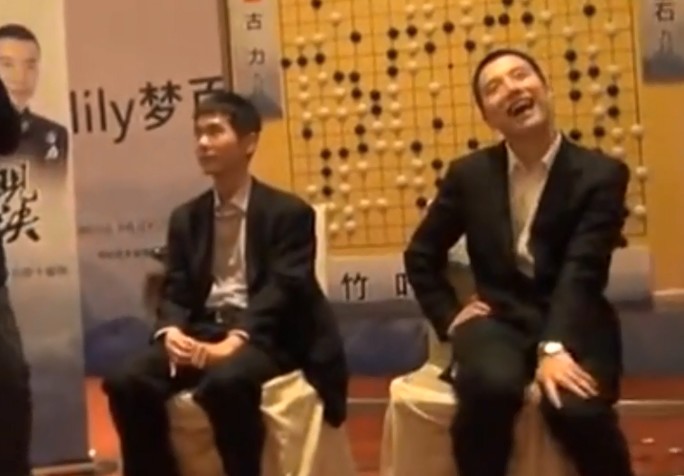 endoflove123's tweet photo. 처음엔 멀쩡하게 앉아있다가 나중엔 항상 감당할 수 없는 인력에 저항하는 인간의 형태로 멀어져있는 고력 분... (궁뎅이 반쪽 허공에 앉아있음) https://t.co/upeGhOKSu0