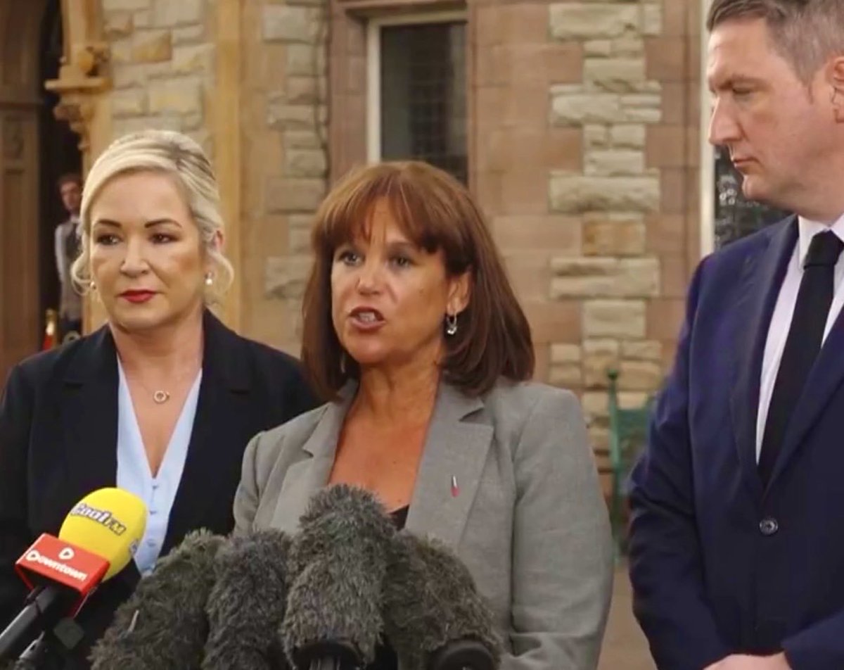 paddymacc1's tweet photo. The hypocrisy is off the scale 
Mary Lou told us 
"you don't get a veto on who enters your neighborhood"

And then goes and protests against Loyalists marching on a public road https://t.co/mHzyGQn4M7