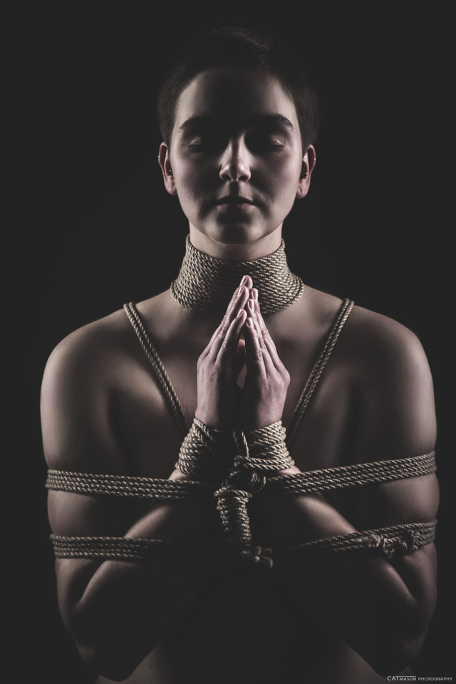 catmason_ropes's tweet photo. Simple photographic style in 2019
#shibari #bondage #kinbaku #catmason #rigger #ropeart #photography #ropephoto #seilkunst #studiophotography #stuttgart #romanticbondage https://t.co/1UDLW8C2Gm