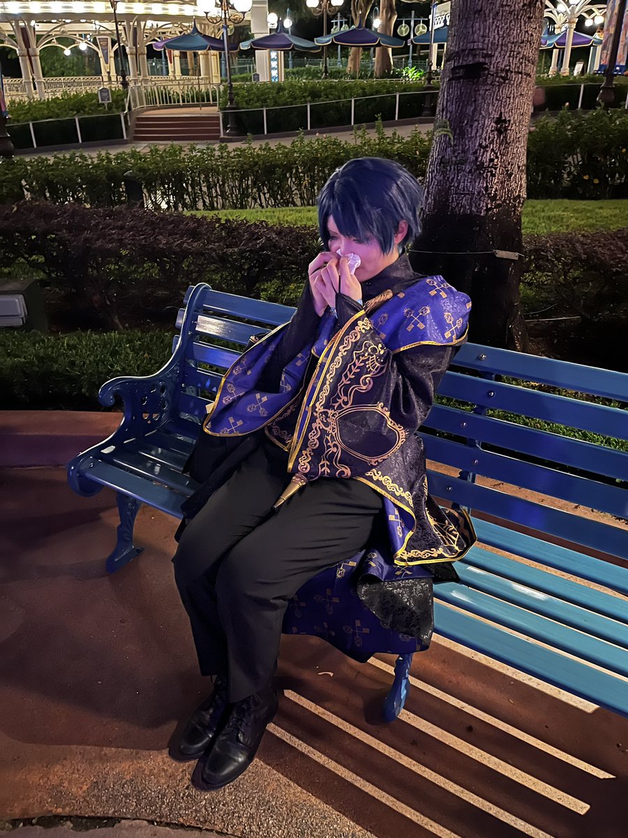 snowy__m's tweet photo. ハートの女王とツーショットできて
嬉しすぎて鼻血出てたトランプ兵の図です

#Dハロ仮装
#Dハロ仮装2026
#Dハロツイステ https://t.co/4CPU6RHi2K
