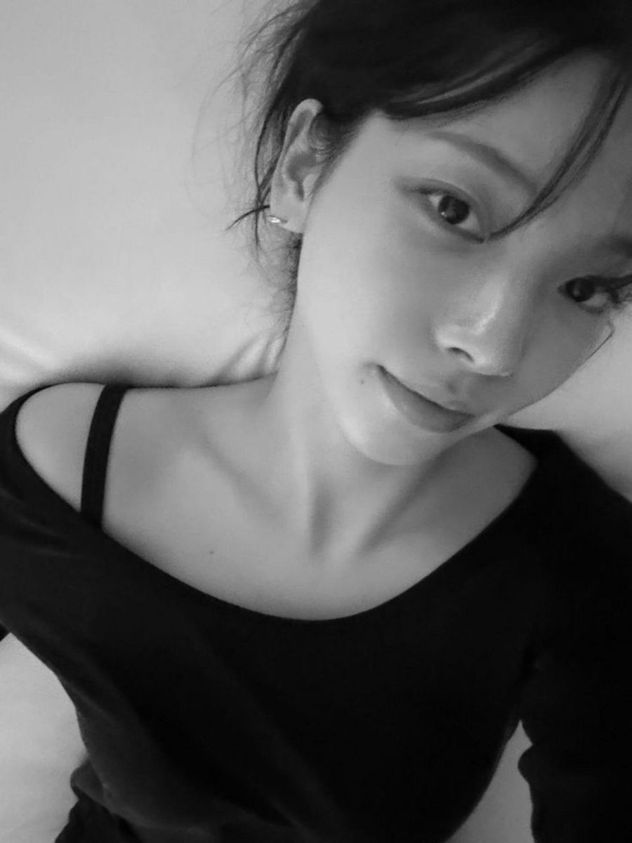 Livenomoreee's tweet photo. florado.ㅤ{ㅤㅤCafé da manhã. 2.7ㅤㅤ} entre um sábado de manhã, o despertar preguiçoso depois de uma noite longa e o corpo ainda sentindo os efeitos da ressaca, frutas sendo saboreadas devagar, goles de água entre uma mordida e outra e mais um pouco da bebida. https://t.co/yFKcJSNZOh
