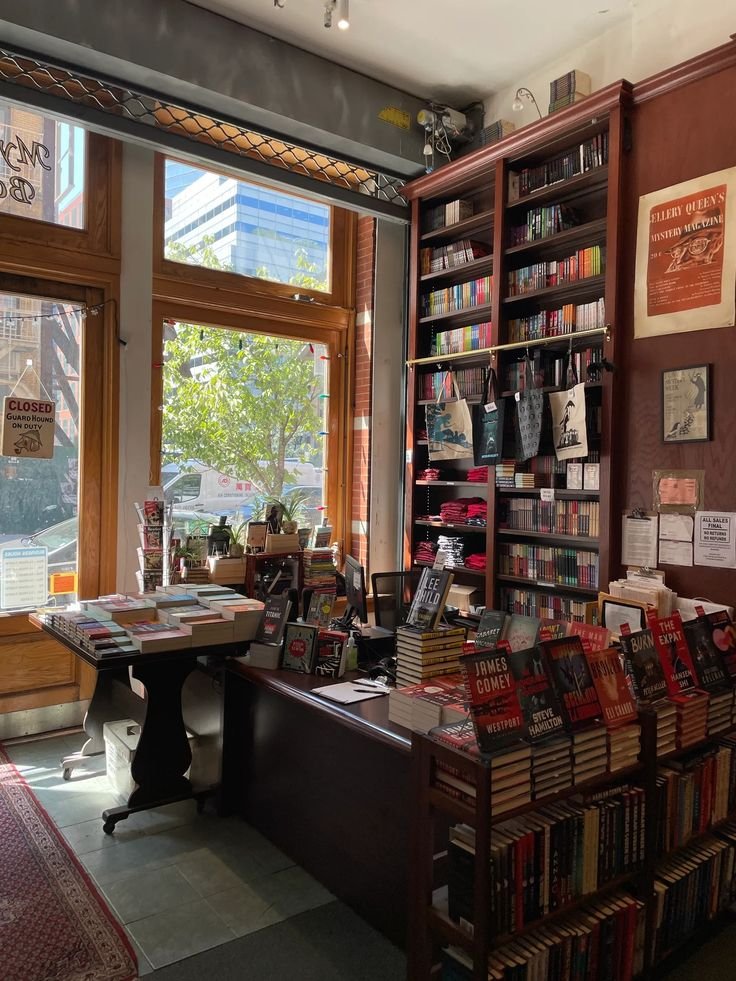 echoesofworld's tweet photo. book stores in new york https://t.co/Oz9cBpxnHn