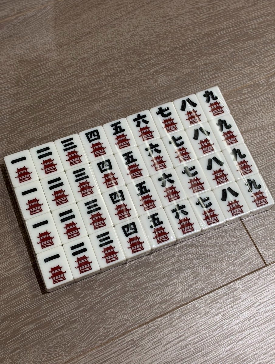 TO_ZAWAKUN's tweet photo. いつも僕と麻雀を打ってくれてるおじさんたちへ

今後青牌はこのようになります
東南西北あたりお気をつけください

日向さんデザインありがとうございました🤤🙏 https://t.co/vbFu1vz4rT