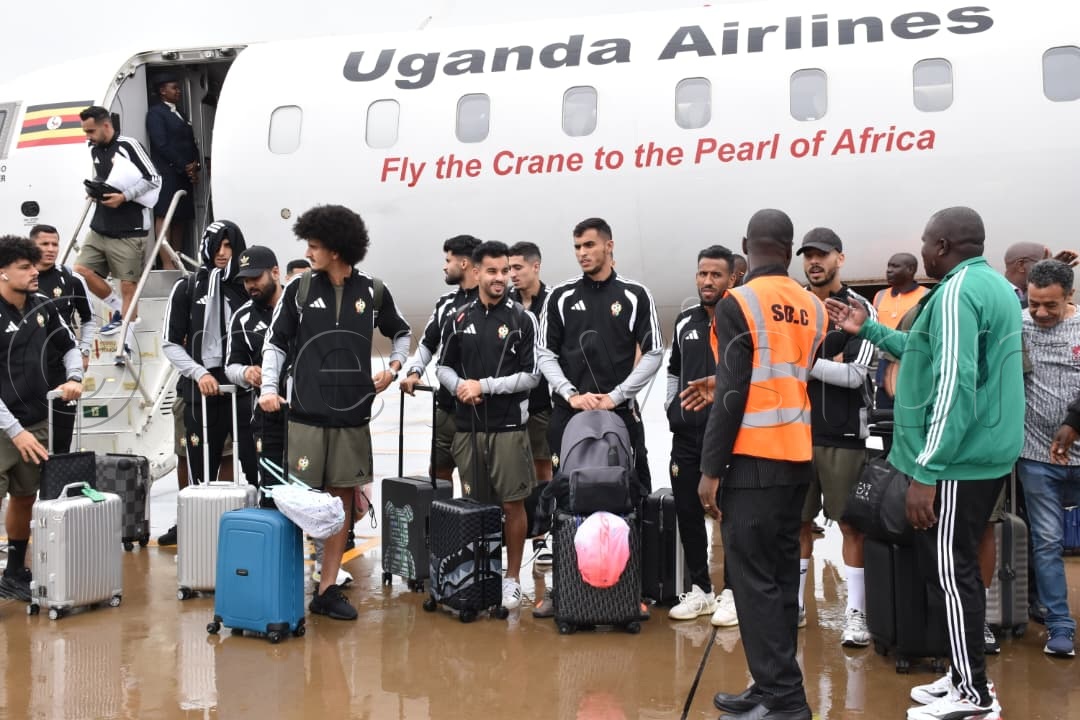 newvisionwire's tweet photo. 𝐇𝐢𝐬𝐭𝐨𝐫𝐲 𝐦𝐚𝐝𝐞 𝐚𝐭 𝐊𝐚𝐛𝐚𝐥𝐞𝐠𝐚 𝐈𝐧𝐭𝐞𝐫𝐧𝐚𝐭𝐢𝐨𝐧𝐚𝐥 𝐀𝐢𝐫𝐩𝐨𝐫𝐭!

The second passenger aircraft has landed at Kabalega International Airport in Hoima, carrying members of the Libya national football team ahead of their 2027 Africa Cup of Nations (AFCON) qualifier against Uganda on Tuesday, September 29.

Uganda will host Libya at Hoima City Stadium, with kick-off scheduled for 7:00 pm. #VisionUpdates 

📸 Simon Peter Tumwine