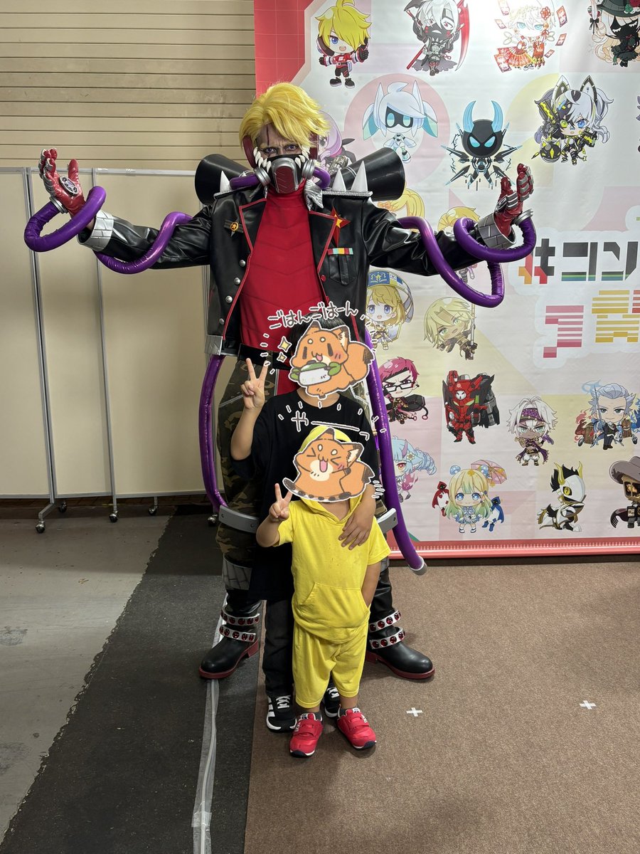 botti_pell's tweet photo. 大阪キャラバンでは撮影会間に合わなかった、びっきーさん枠
1年経った今日の京都キャラバンにて
撮影会参加出来て喜んでた(*´`)

びっきーさんを好きになったきっかけは、通りすがりのハイタッチ(*´∀｀)人(´∇｀)
らしい
来年は、グスタフバッグ作って一緒に撮るらしい📸
#長男の推し活
#コンパス https://t.co/llE5XTcRfn