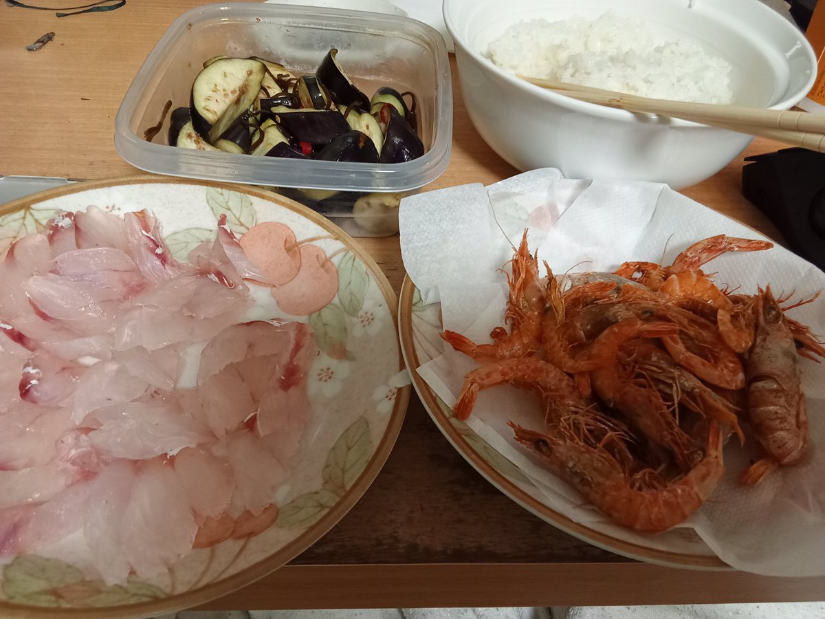 4aaljr's tweet photo. 昨日一つテンヤで釣ったコチ、餌のエビ
今日の晩御飯になりました！
ごちそうさま！🙏
海老は洗って水気切ってエアフライヤーに放り込むだけ！
最後に塩でもマヨでもかけてそれだけでウマイ！
朝は先週に続き山岡家で朝ラー、アプリクーポン消費しに来た！焼海苔味玉コロチャー😆 https://t.co/WxSj2bt4yp