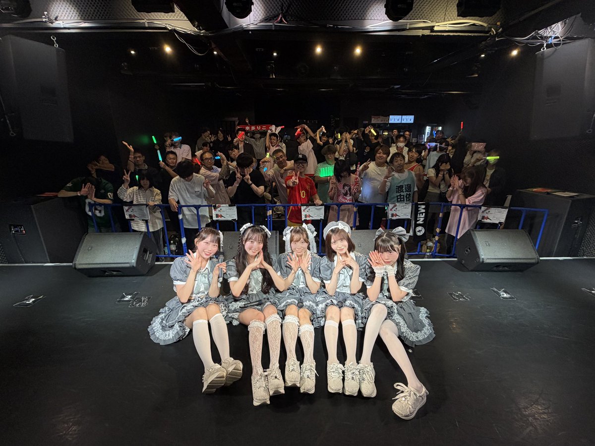 fulufuli_info's tweet photo. 『魔法じかけのシルバームーン』
名古屋公演にお越しくださったみなさま🍤

ありがとうございました！🪽

꒰ঌ┈┈┈┈┈┈┈┈┈┈໒꒱
        #フルフリセトリ  
꒰ঌ┈┈┈┈┈┈┈┈┈┈໒

SE 
ふわらびゅ
∞キミセカイ！！ 
この色とまれ 
ユートピア
夏恋Nocturne
MC

ときめきあでぃくしょん！🎥
世界でぜろばん愛してる🎥
絶対とぅるーえんでぃんぐ 🎥
MC

ソラの合図
フルフリ行進曲
スニーカリア
ユメオトポロジー
MC

enc.ふわらびゅ 
enc.フルフリ行進曲 

꒰ঌ┈┈┈┈┈┈┈┈┈┈໒

ツアーも残すは東京公演のみ🗼
お待ちしております✧*｡٩(ˊᗜˋ*)و✧*｡