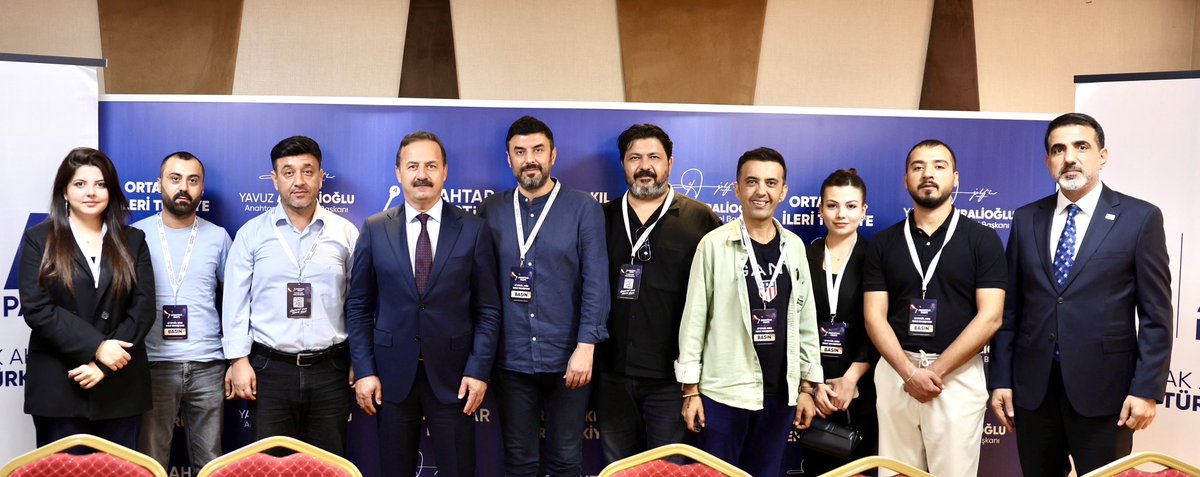MustafaOzzorlar's tweet photo. Anahtar Parti Genel Başkanı Yavuz Ağıralioğlu’nun Gaziantep programını, GRT TV ve OLUŞUM GAZETESİ olarak geniş bir ekiple yakından takip ettik.

Esnaf ziyaretlerinden vatandaşlarla buluşmasına, basın toplantısından Gaziantep’e ilişkin verdiği mesajlara kadar gün boyunca sahadaydık.

Ağıralioğlu, İl Başkanı Murat Üzümcü ve teşkilatına çalışmalarından dolayı teşekkür ederken, Anahtar Parti’nin önümüzdeki seçimlerin sürpriz yapacak partisi olacağı iddiasını dile getirdi.

Gaziantep’in gündemi nerede atıyorsa, GRT TV ve OLUŞUM GAZETESİ olarak biz de oradayız. 🎥🎙️📰
@anahtarparti @yavuzagiraliog 
@GaziantepAParti @ymmmuratuzumcu 
@GRT_TV_FM @gaziantepolusum @okancelik27 @malikoysu @mikailgztp @p_dagdelen35143 @sevdeettn @enes_ergen35473 @omrfrk86 #gaziantep