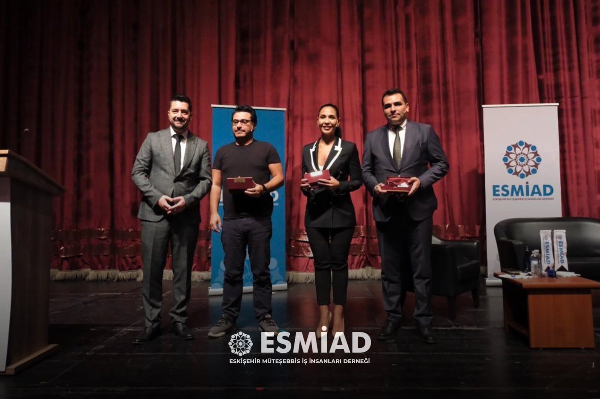 esmiad_'s tweet photo. ESMİAD olarak; değerli ekonomistler Ahmet Mert Başaran ve Beste Uyanık ile sanayici ve iş insanı Umut Rallas’ı Eskişehir’de ağırladığımız buluşmamızda; ekonomiden yatırıma, üretimden geleceğin fırsatlarına uzanan keyifli ve ufuk açıcı bir akşamı geride bıraktık. https://t.co/9omIgL64Y9