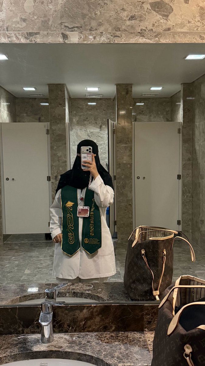 Oh_ud1's tweet photo. ما كنت احب اقسام القلب بس سبحان الله ربي اختارني في هالقسم وصرت فيه الكتف وكانت من اجمل الاختيارات والفرص الحمدلله 🫀 https://t.co/BAMvfC1vr8