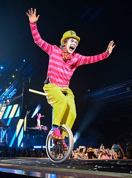 SCaminada81's tweet photo. @SaraCornell5 Take That are riding unicycles in 2026 https://t.co/9L34Lhq1Zx