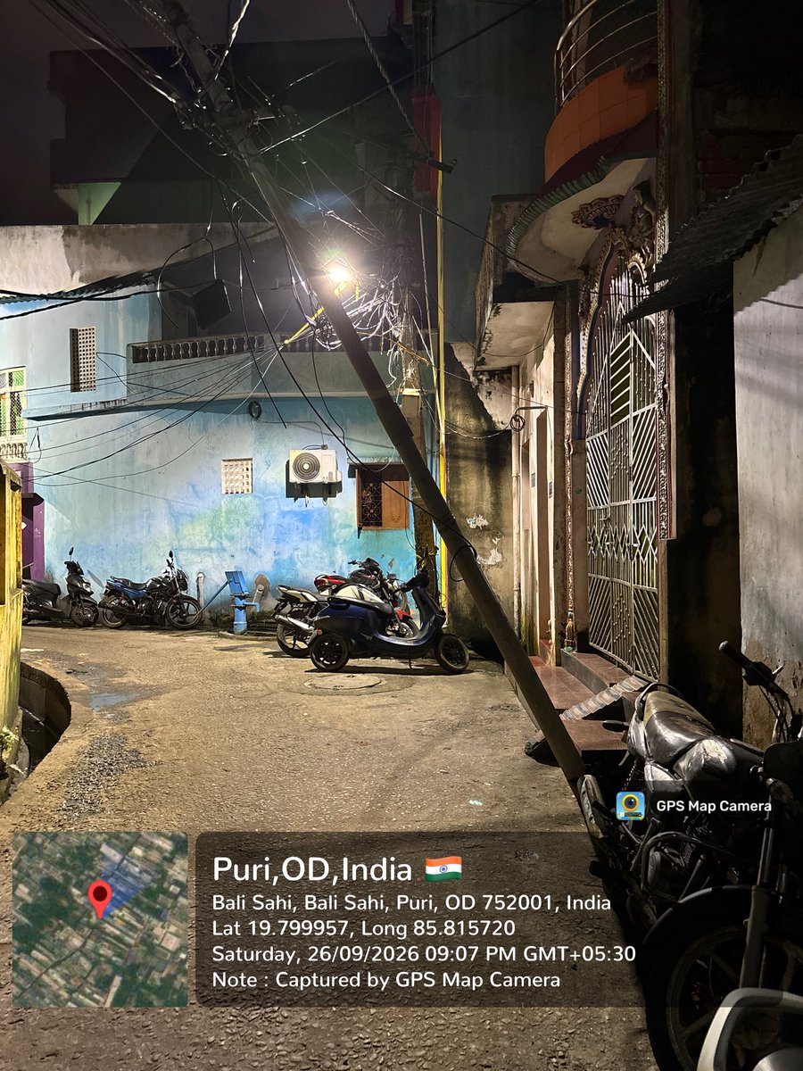 thepurilens's tweet photo. A disaster waiting to happen at Gudia Sahi, Near Gosani Mundi, Puri-1
This broken pole and tangled mess of live electricity wires hang dangerously low right over a public alley.
Immediate action needed before a fatal tragedy occurs!
@puriulb @TPCentralOdisha https://t.co/bhnNqk9QBk