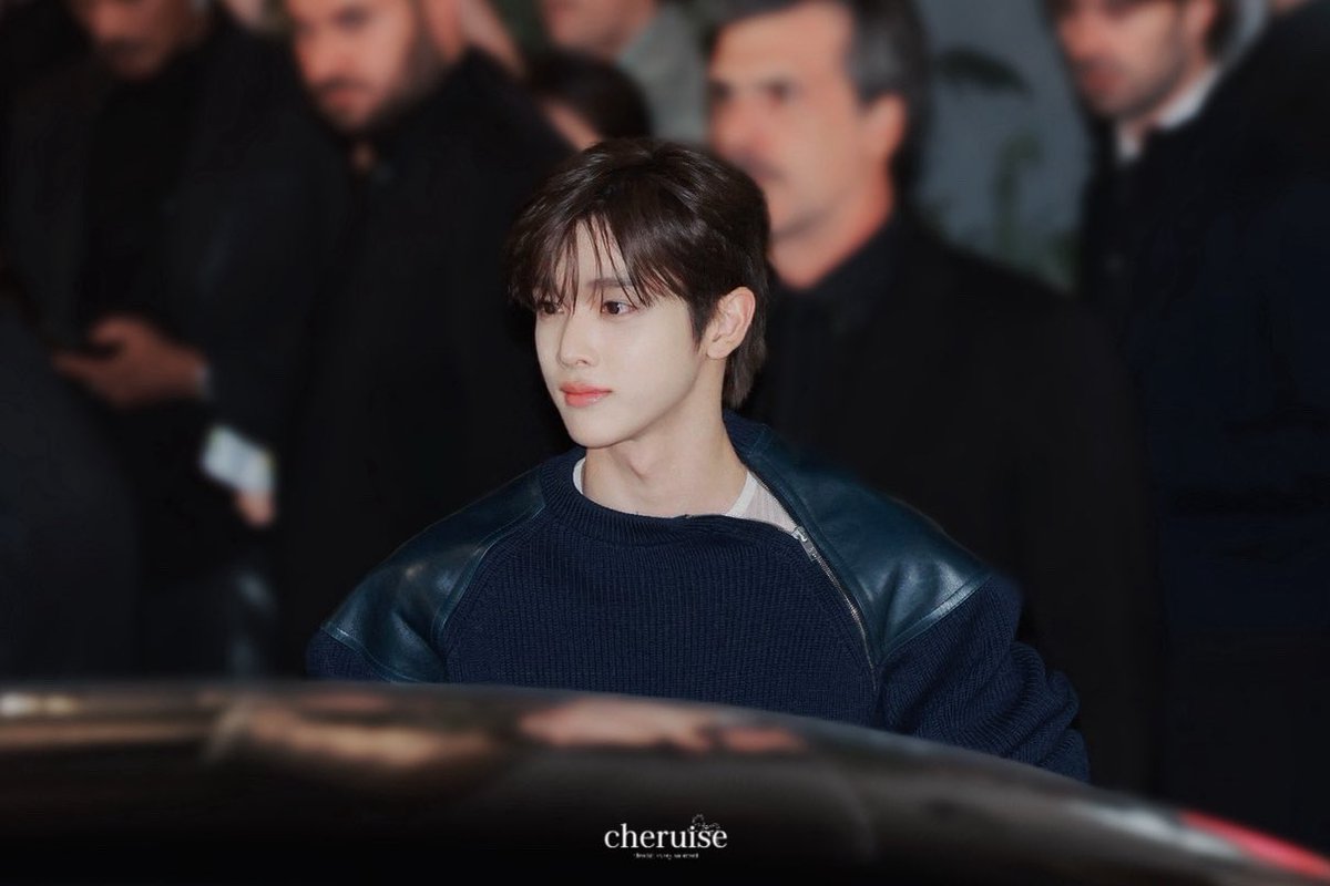 cheruise's tweet photo. 260926 Milan Fashion Week

The Angel wears Bottega 🦌🪽

#라이즈 #RIIZE #성찬 #SUNGCHAN #BottegaVenetaSS27xSUNGCHAN https://t.co/KKC3IRigvB
