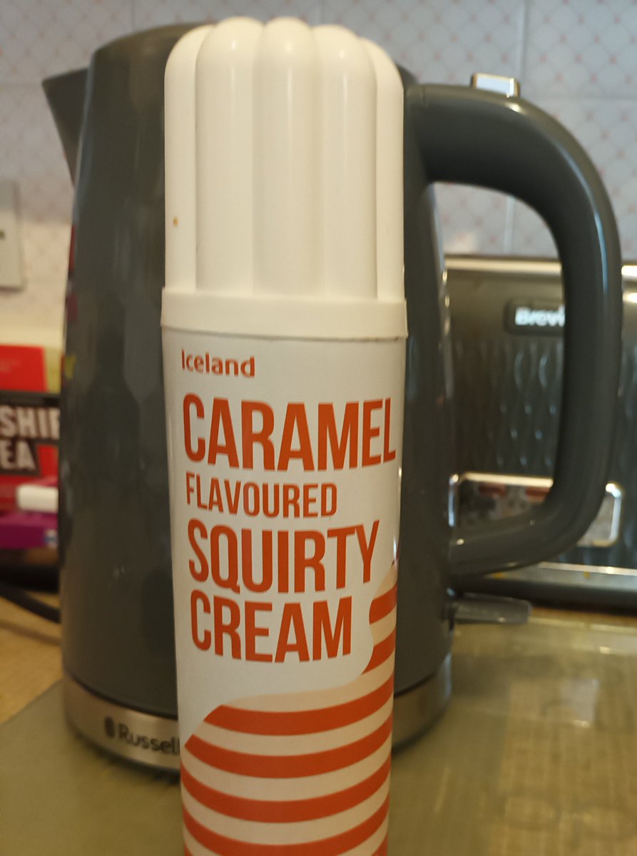 thehatsoff's tweet photo. Is it just the UK that calls it squirty cream? 
I seem to remember seeing a video where Americans thought it was quite  funny 🤔 https://t.co/7TAy8rjKg7