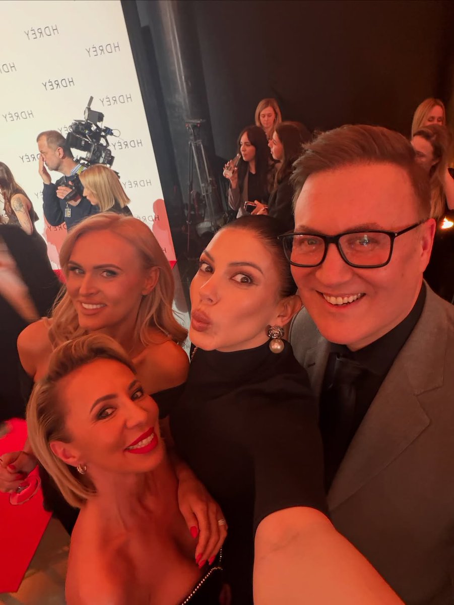 julia_falowsk's tweet photo. About last night

1 urodziny marki
Wyjątkowy i piękny event ✨ https://t.co/1NcC5CdEAt