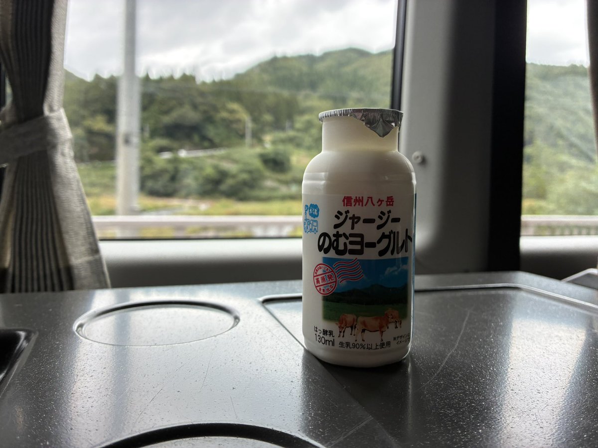 Pathetique74's tweet photo. 楽しかったおでかけもあっという間に終了
個別にツイートできなかったので今回飲んだ分をまとめて
#地場乳製品摂取は旅行者の義務 https://t.co/nbQjA5PyAD