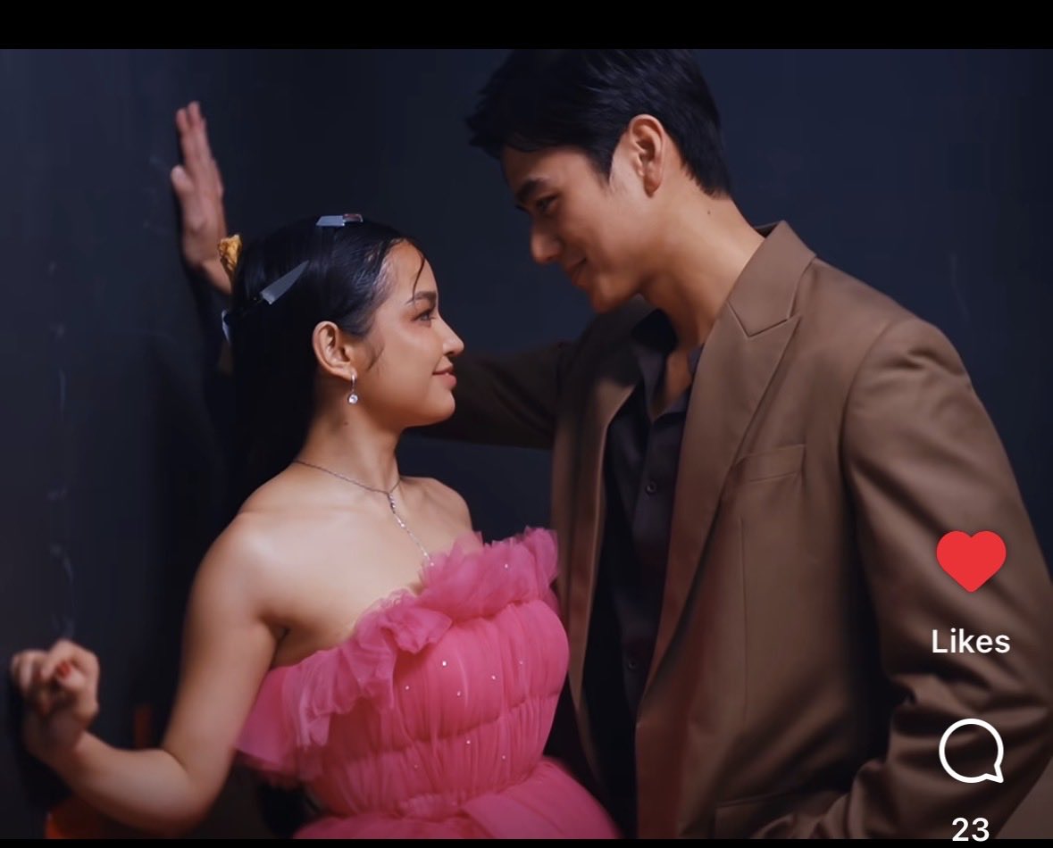 _incognitofan's tweet photo. height difference talaga is the ultimate trope. please someone explain the psychology behind it 😆 #stuckonyou https://t.co/FfFQhPaWem