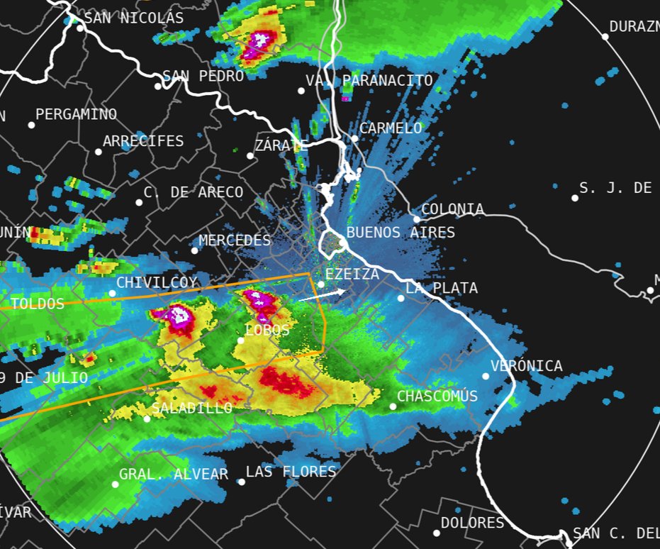 AlpioCosta's tweet photo. ATENTI | Chicas y chicos: se viene un DOM de tormentas.

Mirá sino las que se acercan hacia Ezeiza y Zona Sur/La Plata con granizo que en lugares muy puntuales podría ser destructivo.

Por detrás se forman tormentas que en las próximas horas pueden cubrir resto del AMBA. https://t.co/x0BVWaLYew