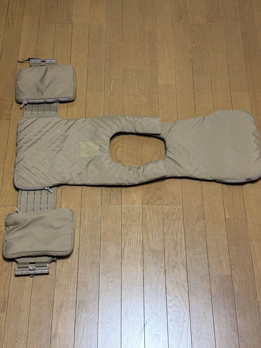 Osamu88564's tweet photo. MCPC gen3 レプリカ
Mサイズ

付属品は画像に写ってるもの全て

サバゲー等には使用せず試着3回程度です

送料込み3万5000円
#ミリタリー物販 https://t.co/gQrTsjBqL7