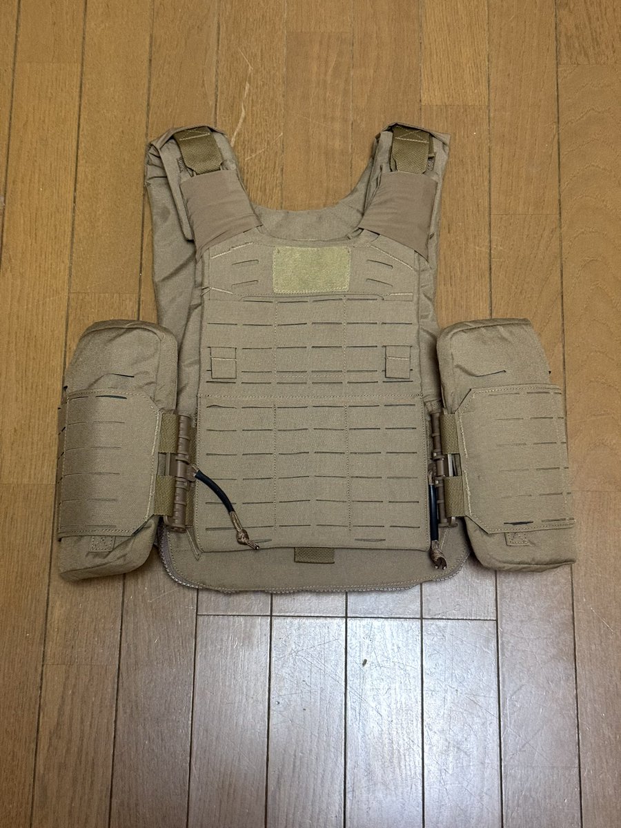 Osamu88564's tweet photo. MCPC gen3 レプリカ
Mサイズ

付属品は画像に写ってるもの全て

サバゲー等には使用せず試着3回程度です

送料込み3万5000円
#ミリタリー物販 https://t.co/gQrTsjBqL7