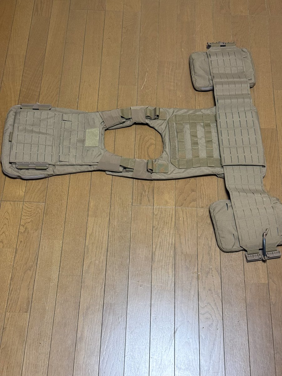 Osamu88564's tweet photo. MCPC gen3 レプリカ
Mサイズ

付属品は画像に写ってるもの全て

サバゲー等には使用せず試着3回程度です

送料込み3万5000円
#ミリタリー物販 https://t.co/gQrTsjBqL7