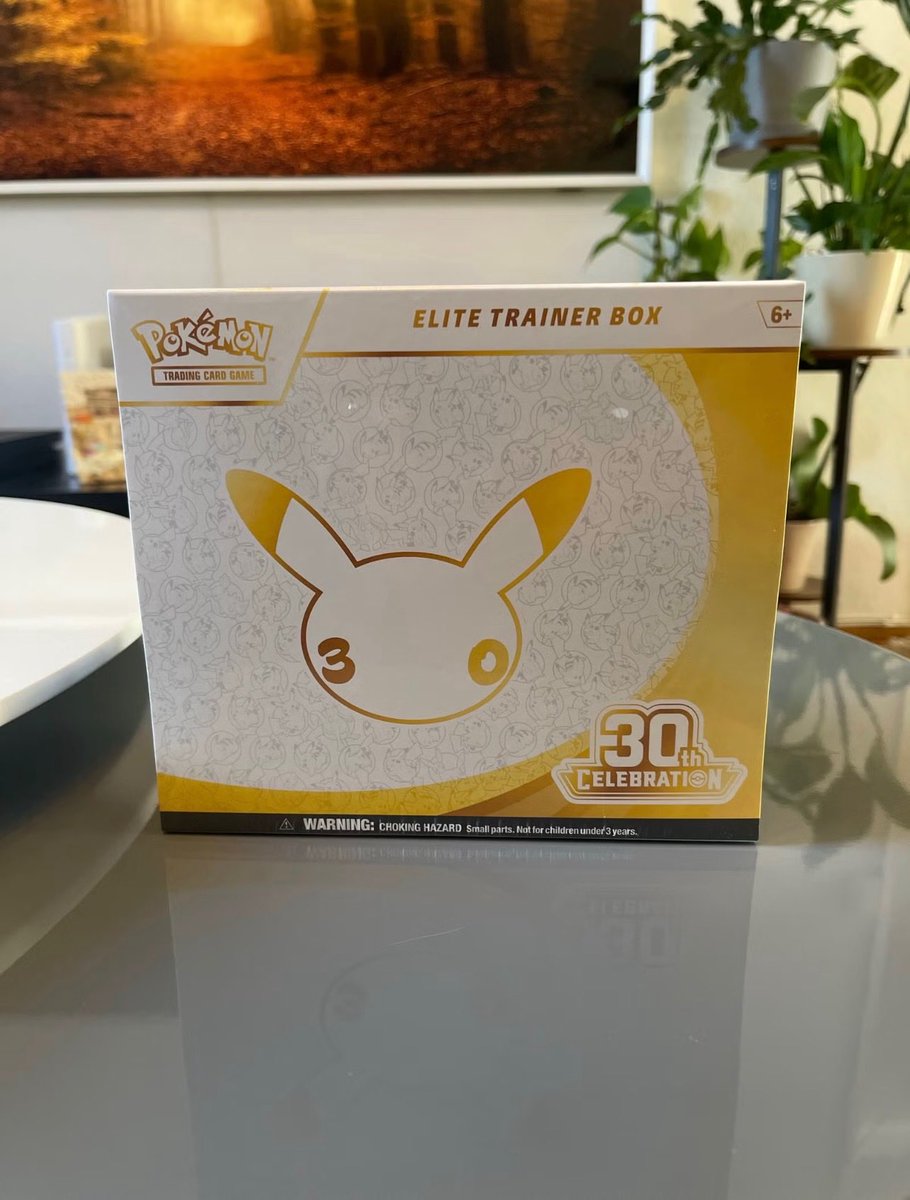 Meowi_Collect's tweet photo. Finally got my 30th celebration etb delivered, time to rip this bad boy! 🤾🏽‍♂️

#PokemonCard #PTCG #Pikachu https://t.co/7QZNg1SREP
