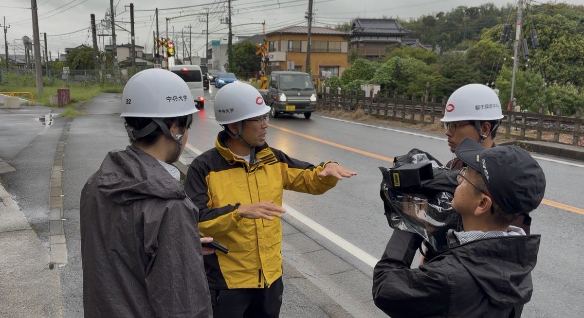 tebakari's tweet photo. 本日の日テレ真相報道バンキシャに取材協力させていただきました。印旛沼水害、早期の復旧、復興を祈ります🙏担当ディレクターの一人に、中大法学部出身がいて嬉しかったです😊
#中央大学 #社会理工学部 #都市環境学科 #河川・水文研究室 https://t.co/9t5RoGSuIT