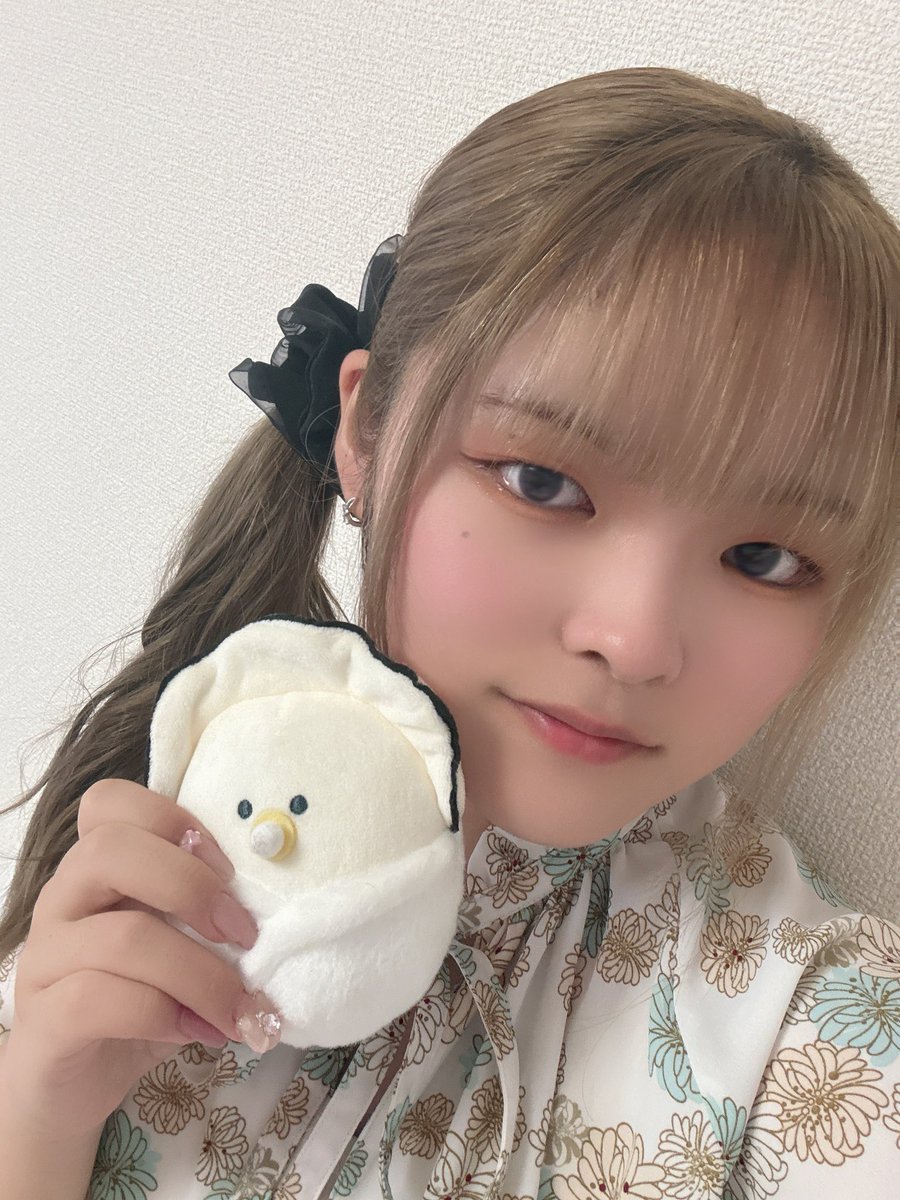 ars_puella_idol's tweet photo. 【大阪芸術大学 学園祭 2026 Main Stage Audition Project「MSAP」】
あるすぷメンバーの日常を覗き見👀💜
本日のメンバーは
咲良🌸🪽@39ra_arspuella
久しぶりにうちの牡蠣とツーショ!
やっぱり可愛すぎ♡by咲良
#arspuella #MSAP #あるすぷ絶対学祭出よーな https://t.co/4bLmnTVO7S