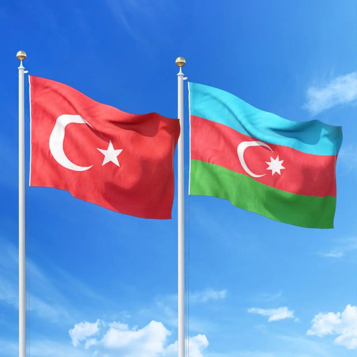 gundemio's tweet photo. Fatih Altaylı: "Birileri, İsrail ilişkilerini öne sürerek Türkiye ile Azerbaycan'ı birbirine düşürmeye çalışıyor. Son olarak BM Genel Kurulu'nda Netanyahu konuşurken Azerbaycan temsilcisinin salonu terk etmemesi Türk medyasında çarşaf çarşaf servis edildi. Doğru, çıkmadı; peki Birleşik Arap Emirlikleri temsilcileri çıktı mı, yoksa Netanyahu'yu sonuna kadar dinlediler mi?

Niye BAE'ye tek laf edilmiyor? Türkiye'ye karşı son derece küstah ve hakaretamiz bir tutum takınan Uganda'nın arkasında da BAE var. Konu Emirlikler olunca herkes sus pus olurken, Azerbaycan söz konusu olunca herkes şahin kesiliyor. Niye acaba!"