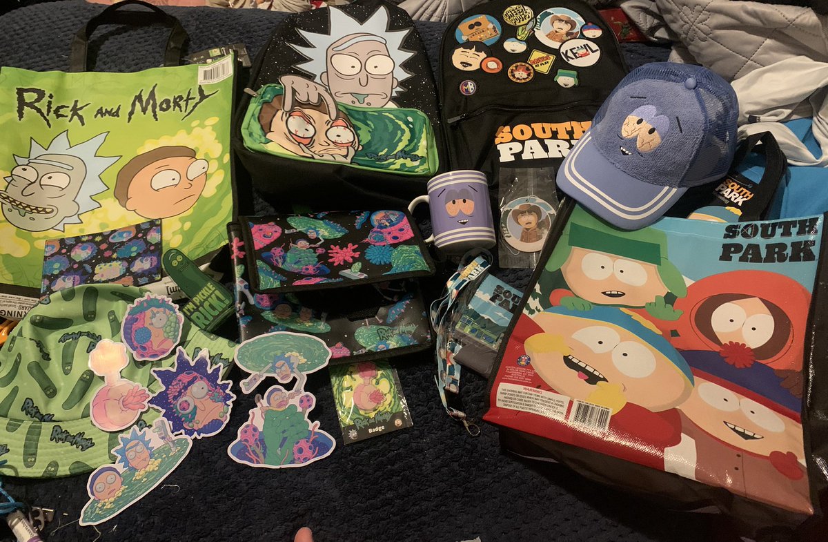 AmyLue3's tweet photo. The show was in town:3 I got some stuff :) + some Gwendolyn the goblin and my Morty oc:D https://t.co/cgrJ5Emcvy